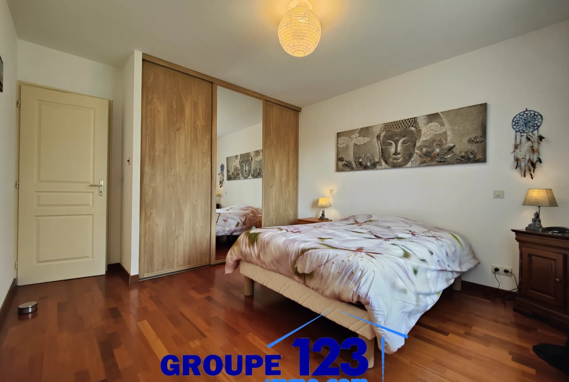 Maison familiale lumineuse avec jardin, garage et chalet en HauteVive - Quartier paisible 