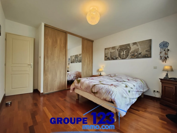 Maison familiale lumineuse avec jardin, garage et chalet en HauteVive - Quartier paisible 