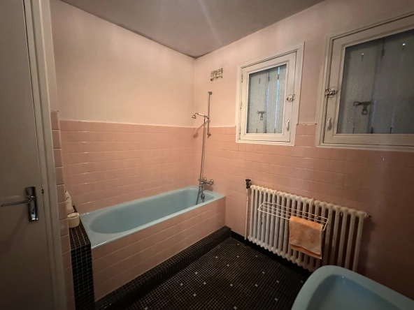Maison de ville spacieuse de 152 m2 à Baud avec garage et jardin 