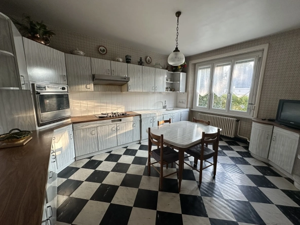 Maison de ville spacieuse de 152 m2 à Baud avec garage et jardin 