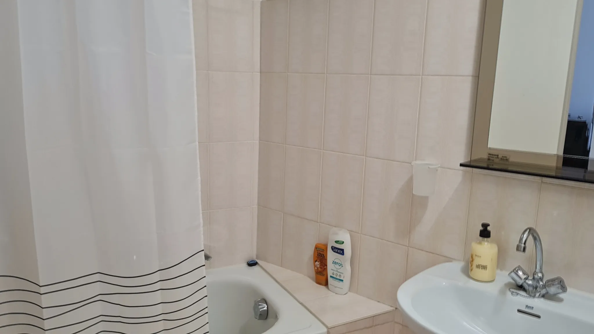 Appartement F2 avec terrasse à Amélie-les-Bains proche des thermes 