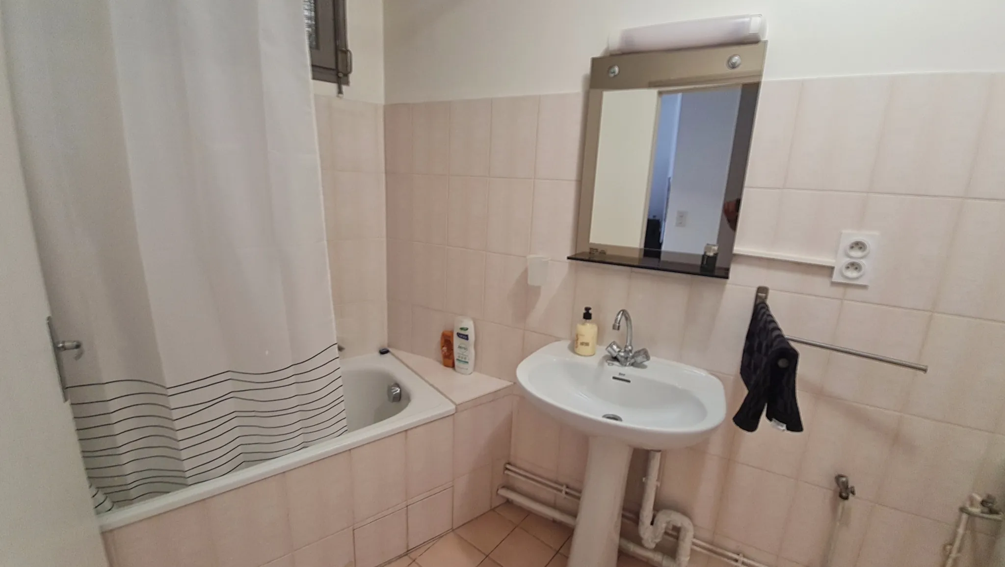 Appartement F2 avec terrasse à Amélie-les-Bains proche des thermes 