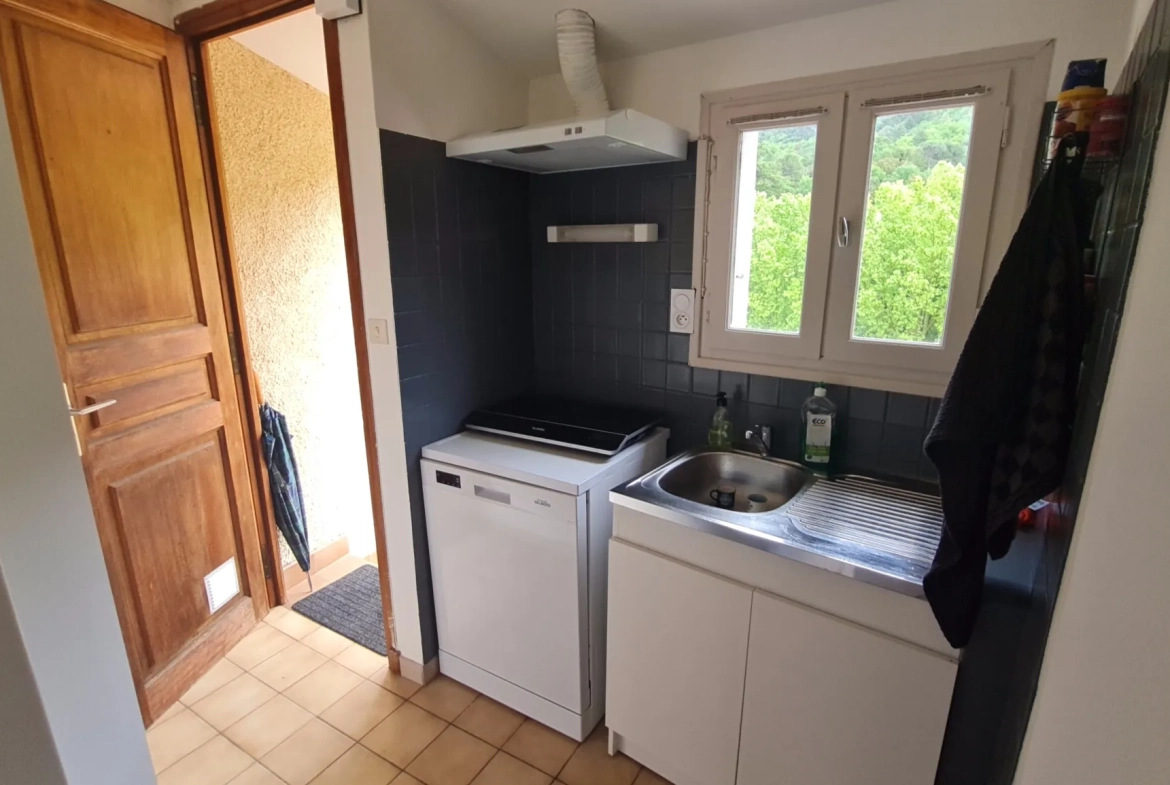Appartement F2 avec terrasse à Amélie-les-Bains proche des thermes 