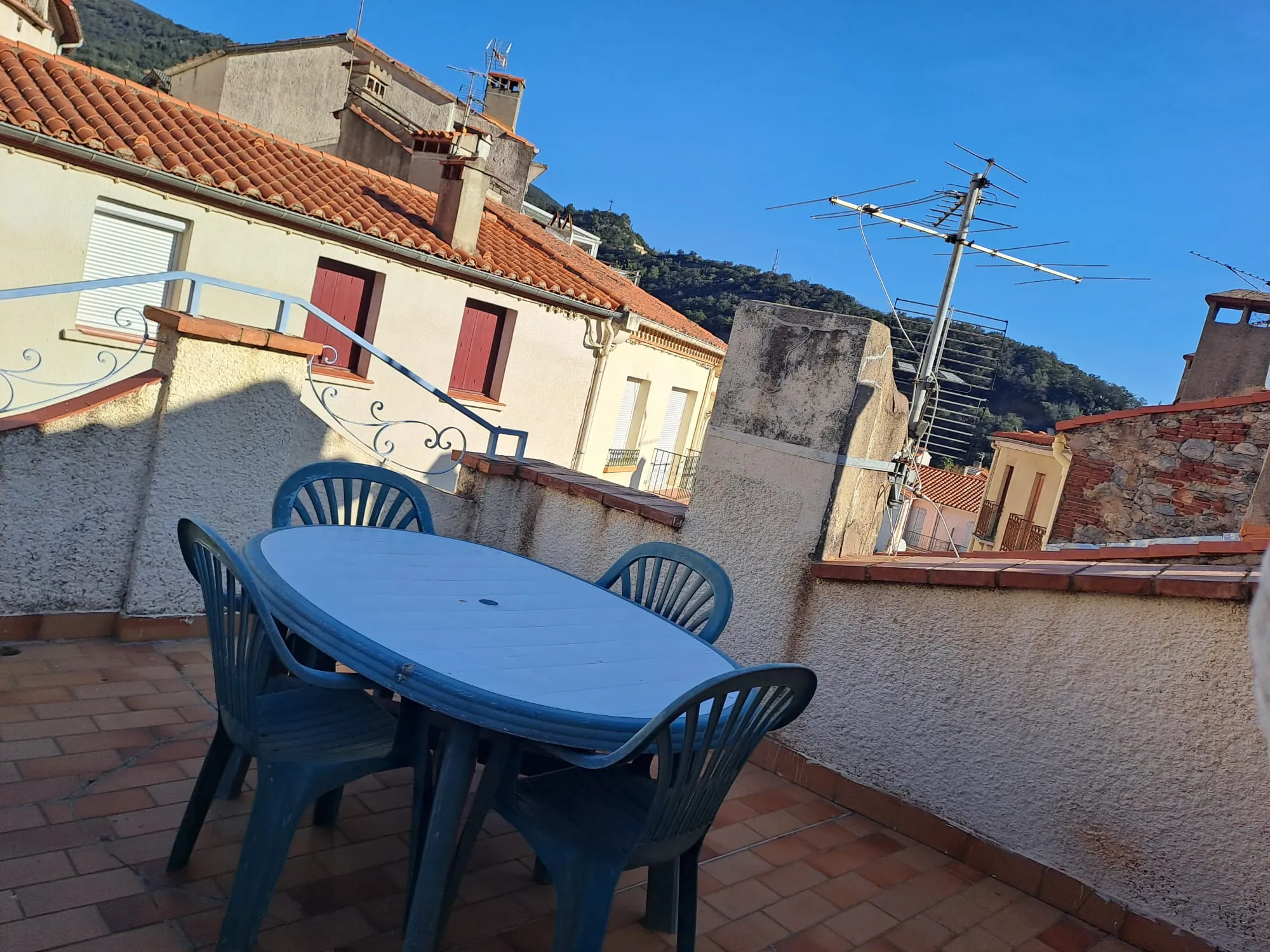 Appartement F2 avec terrasse à Amélie-les-Bains proche des thermes 