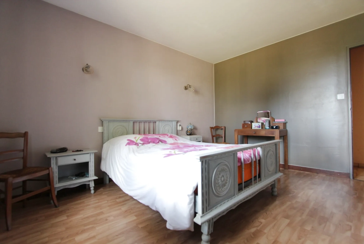 Maison de plain-pied avec jardin, garage et dépendance à Niort en exclusivité 