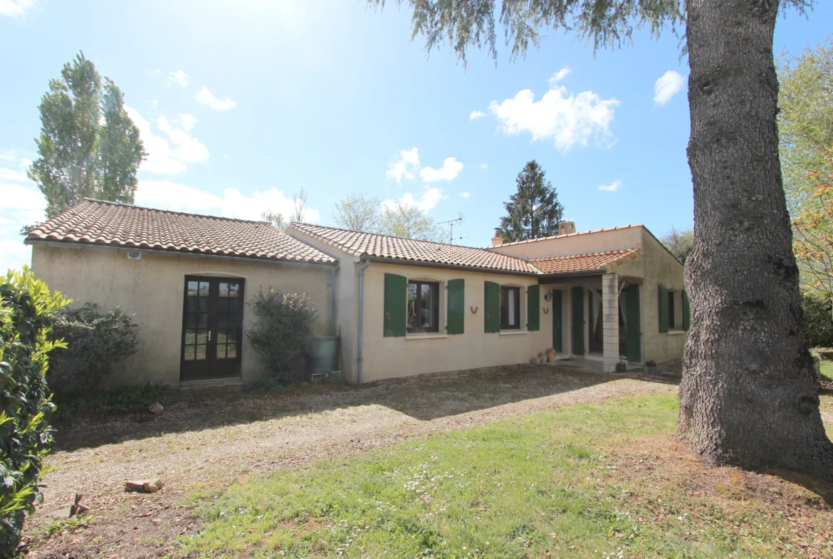 Maison de plain-pied avec jardin, garage et dépendance à Niort en exclusivité 