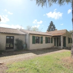 Maison de plain-pied avec jardin, garage et dépendance à Niort en exclusivité