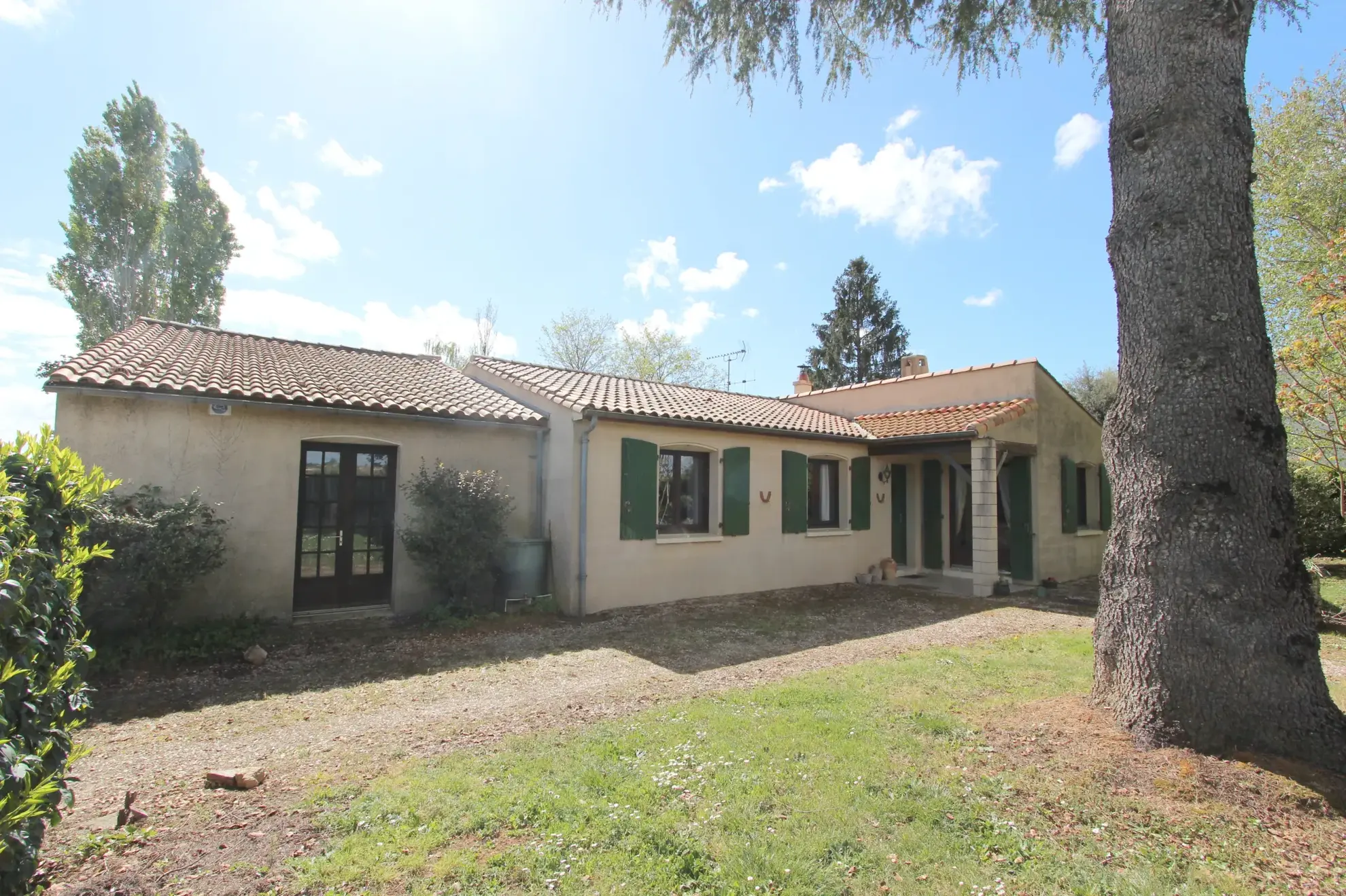 Maison de plain-pied avec jardin, garage et dépendance à Niort en exclusivité 