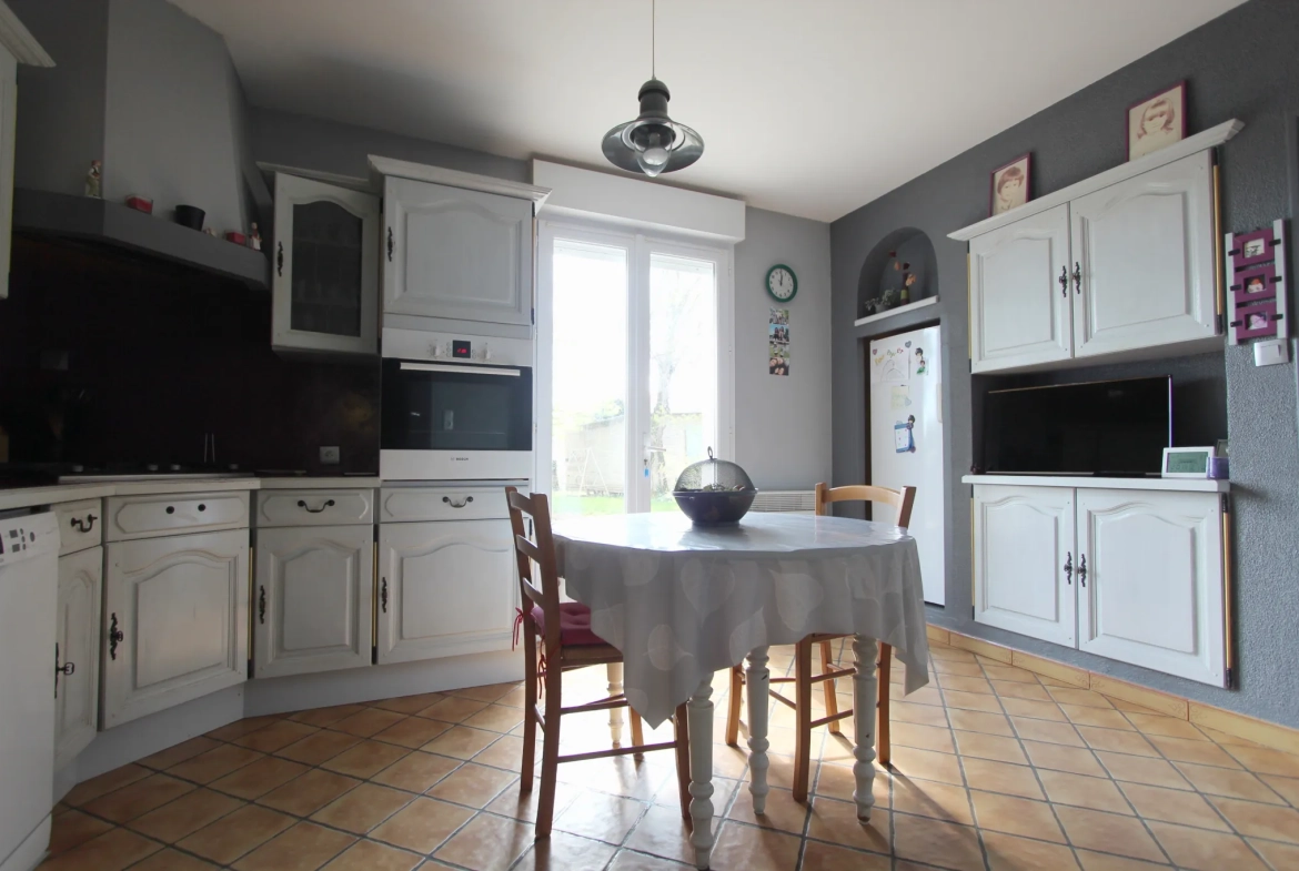 Maison de plain-pied avec jardin, garage et dépendance à Niort en exclusivité 