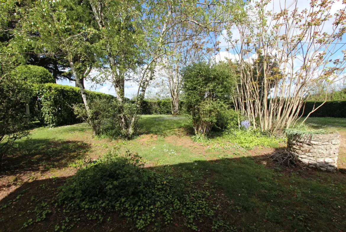 Maison de plain-pied avec jardin, garage et dépendance à Niort en exclusivité 