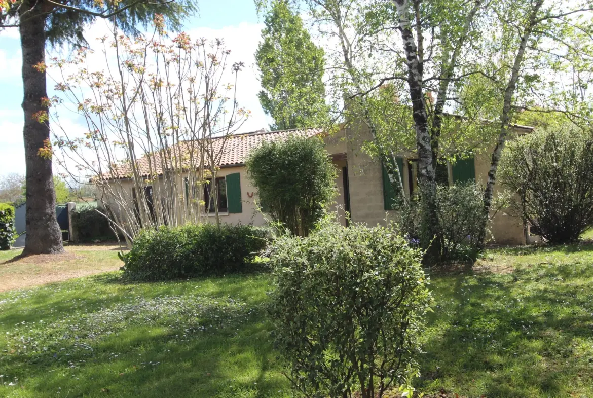 Maison de plain-pied avec jardin, garage et dépendance à Niort en exclusivité 