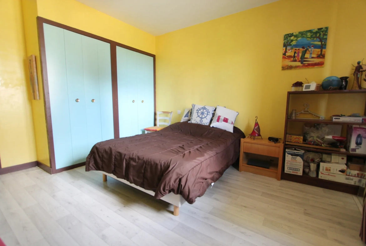 Maison de plain-pied avec jardin, garage et dépendance à Niort en exclusivité 
