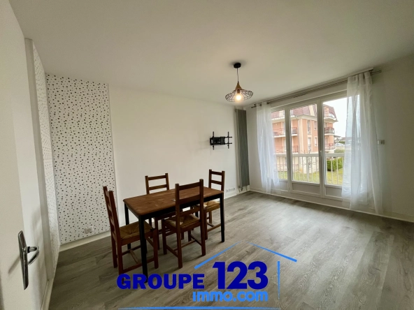 Studio à vendre de 33 m² à Auxerre avec balcon, cave et stationnement sécurisé