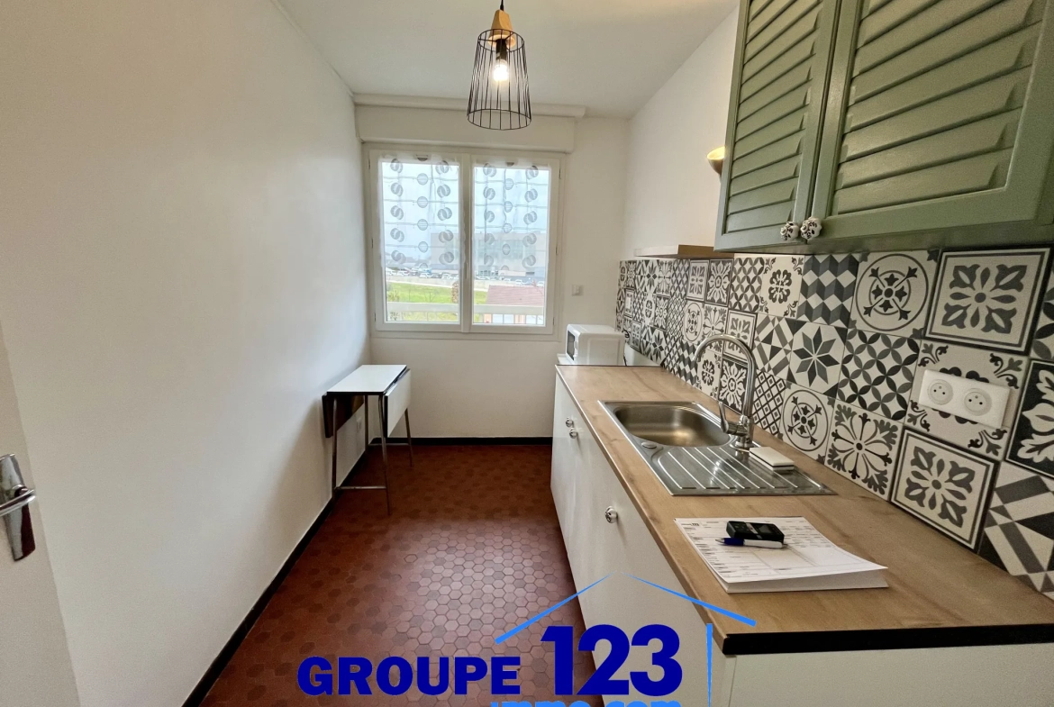 Studio à vendre de 33 m² à Auxerre avec balcon, cave et stationnement sécurisé 