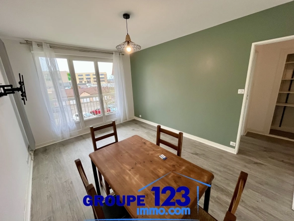Studio à vendre de 33 m² à Auxerre avec balcon, cave et stationnement sécurisé 
