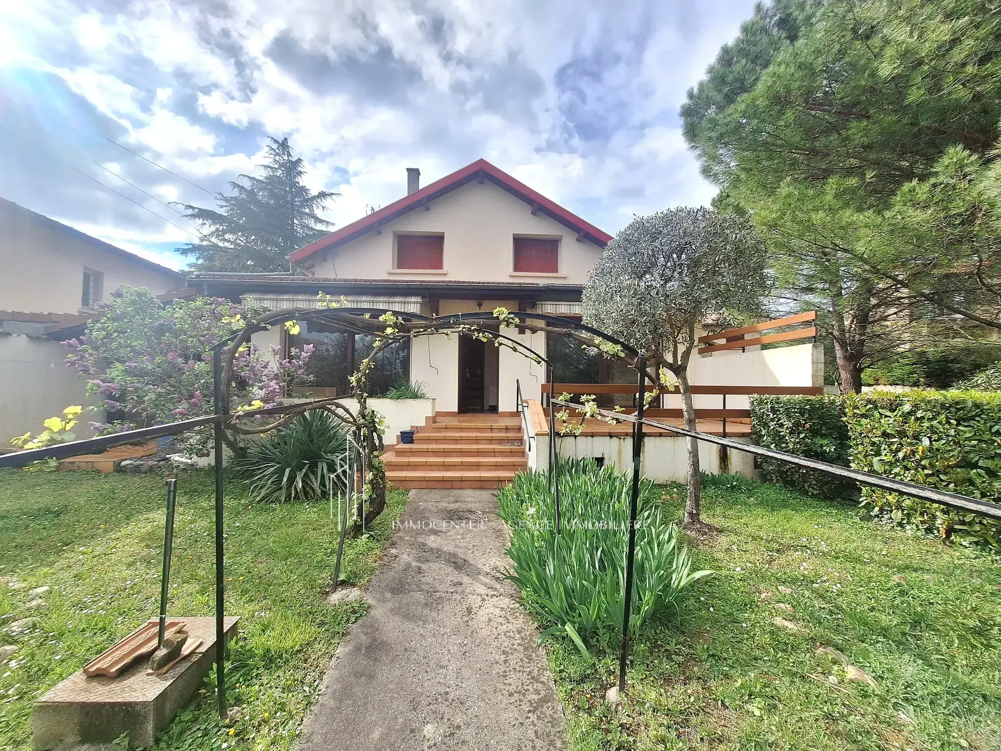 Maison à vendre de 86 m² avec jardin à Romans-sur-Isère près des commodités 