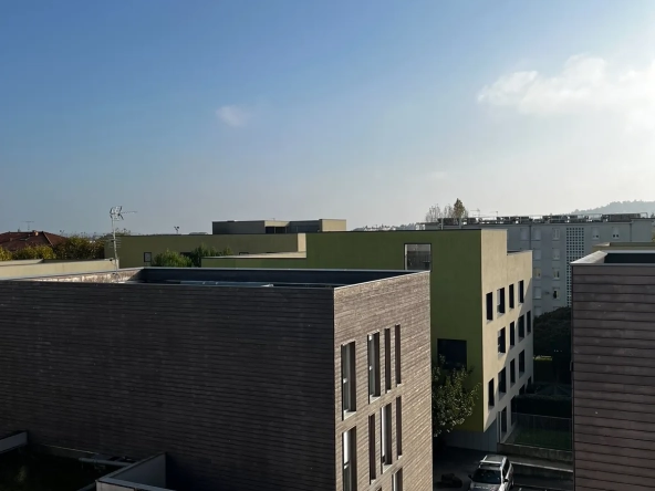 Appartement T3 lumineux avec vue dégagée à Villefranche-sur-Saône 