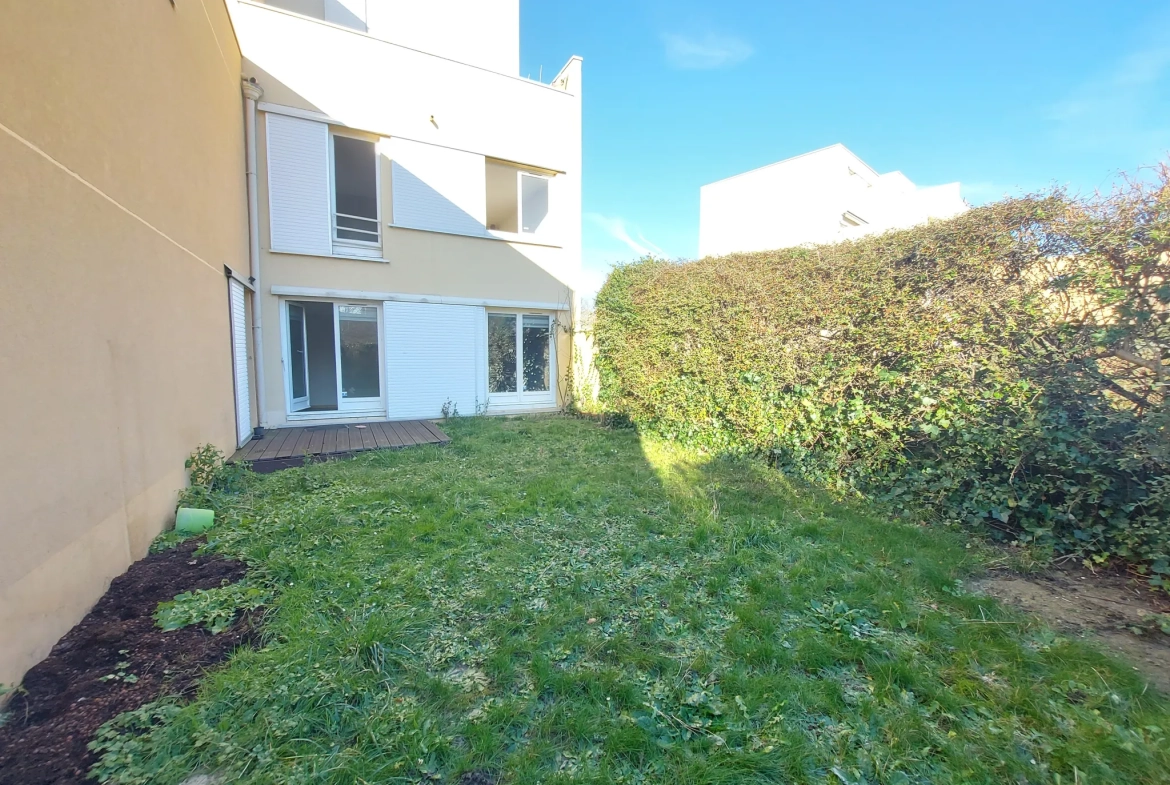 Appartement 4 pièces avec jardin et garage à Maurepas 