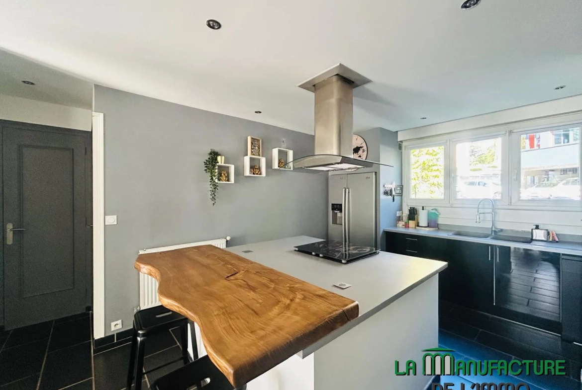 Appartement F4 lumineux de 73 m² à Saint-Étienne avec parking et balcon 