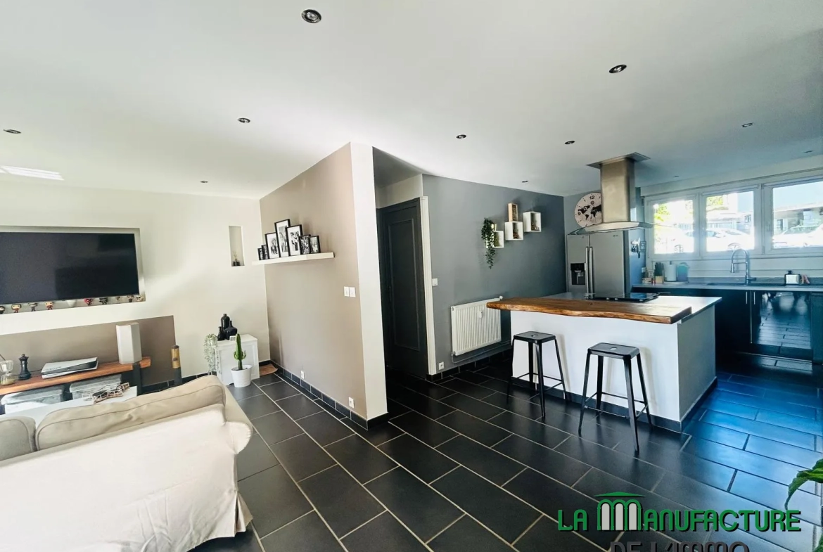 Appartement F4 lumineux de 73 m² à Saint-Étienne avec parking et balcon 