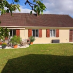 Maison de plain-pied à Sainte-Mesme avec terrain clos et garage