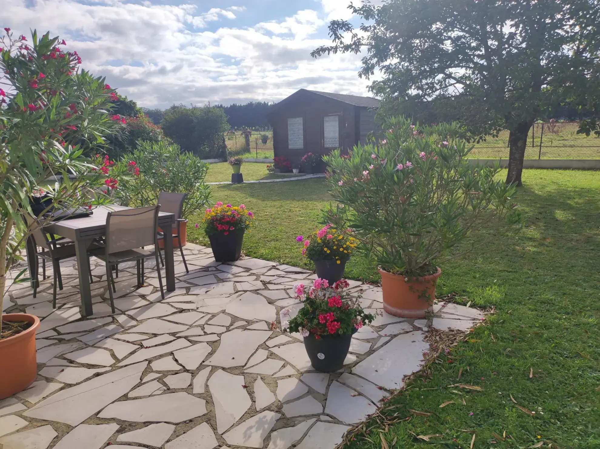 Maison de plain-pied à Sainte-Mesme avec terrain clos et garage 