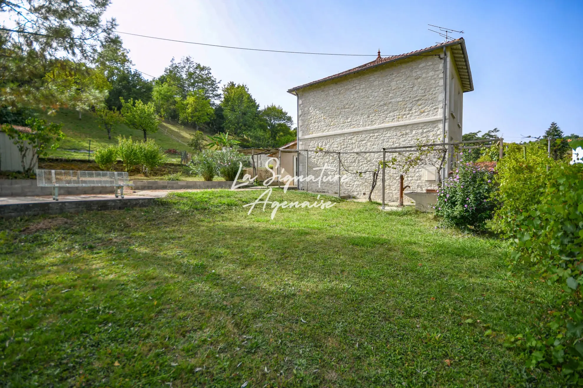 Maison en pierre à vendre à Agen – 3 chambres, grand jardin, charme authentique 