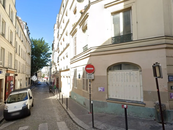 Studio rénové à Pigalle, proche métro et commerces à vendre à Paris