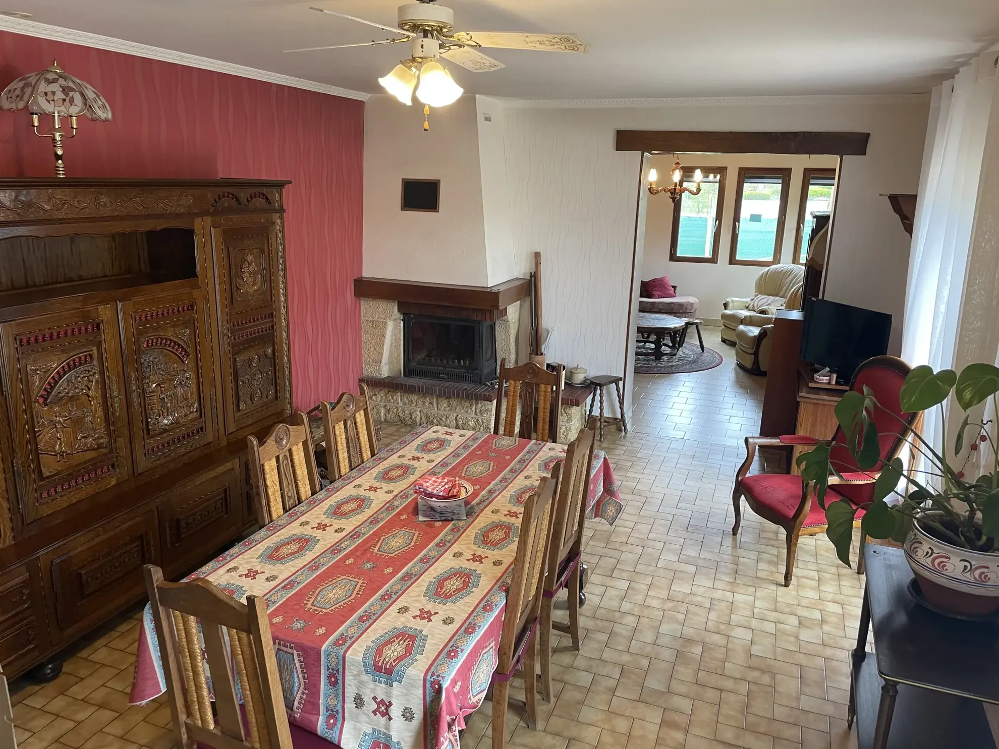 Maison de plain-pied à Luche Pringe de 112 m² avec garage et dépendances 