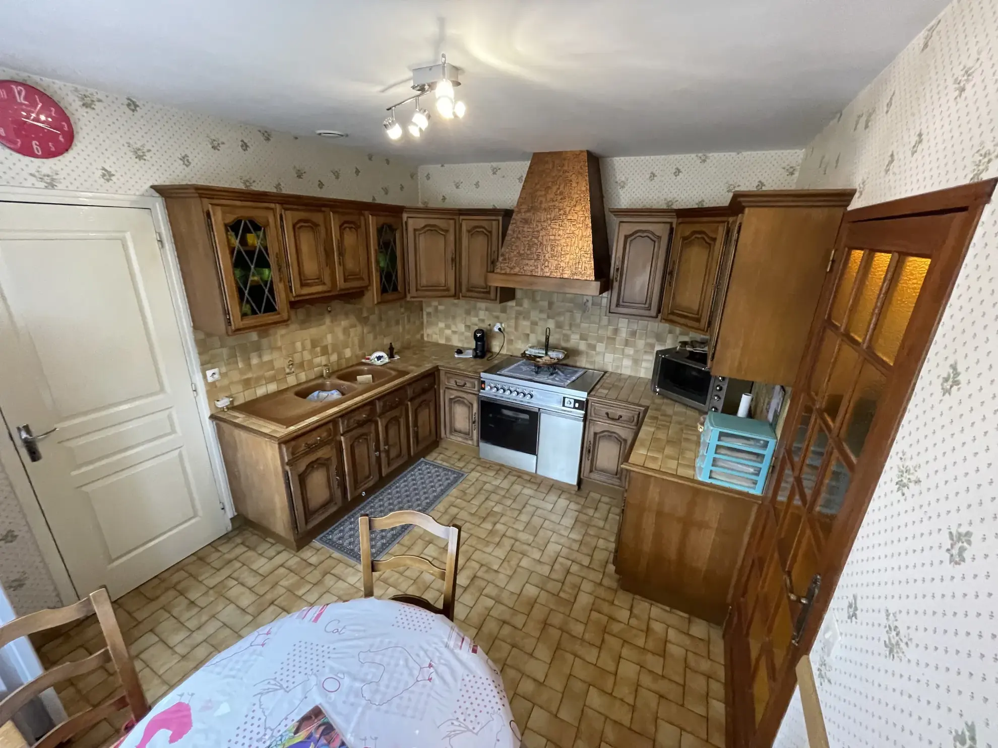 Maison de plain-pied à Luche Pringe de 112 m² avec garage et dépendances 