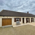 Maison de plain-pied à Luche Pringe de 112 m² avec garage et dépendances