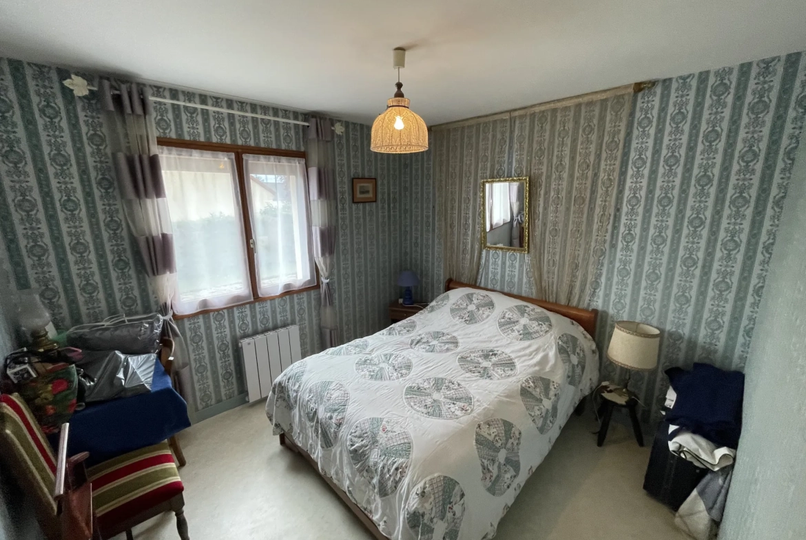 Maison de plain-pied à Luche Pringe de 112 m² avec garage et dépendances 