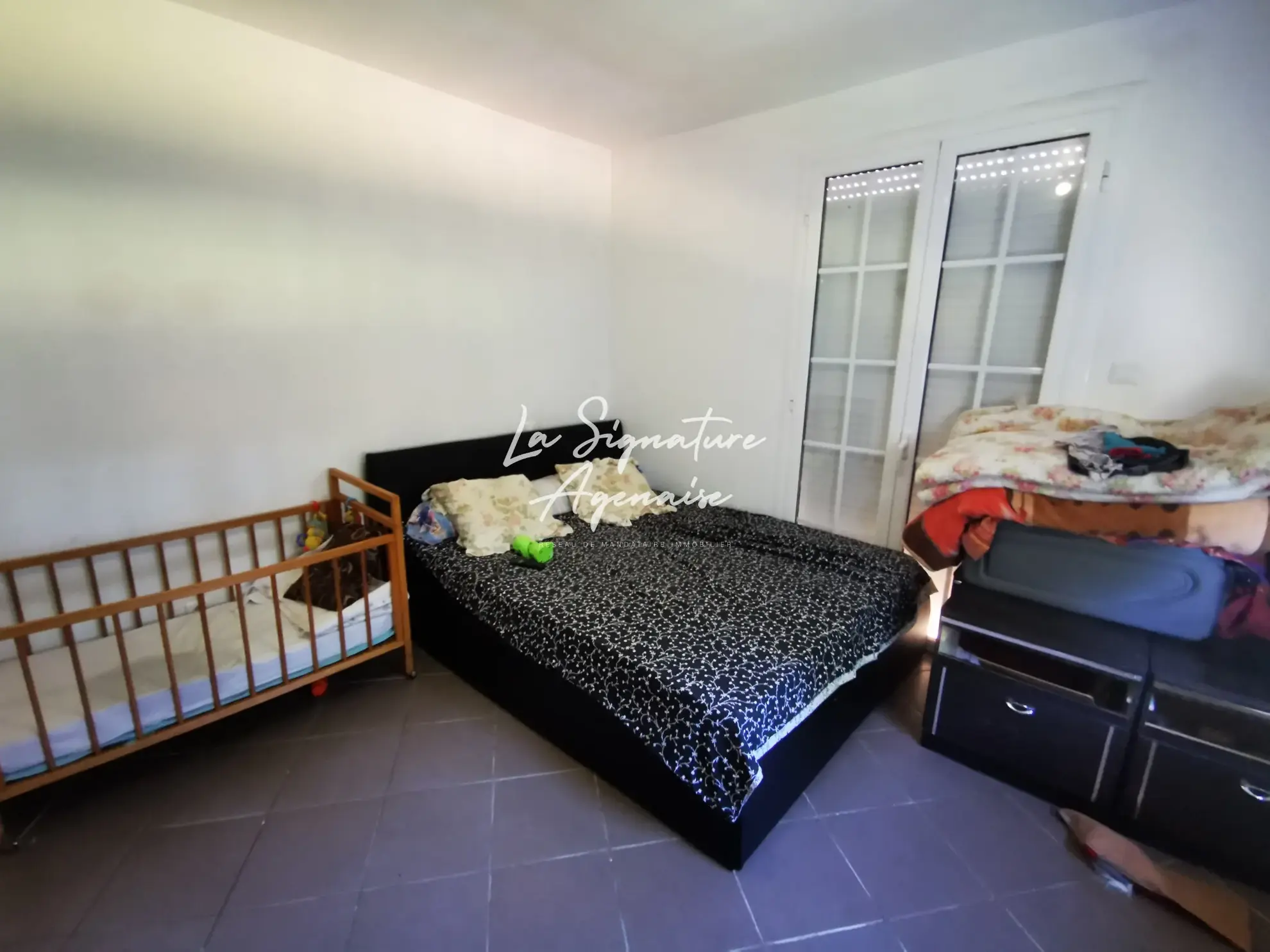 Spacieuse Maison de 8 Pièces et 235 m² à Feugarolles, Calme et Espaces Verts 