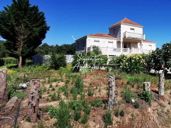 Spacieuse Maison de 8 Pièces et 235 m² à Feugarolles, Calme et Espaces Verts