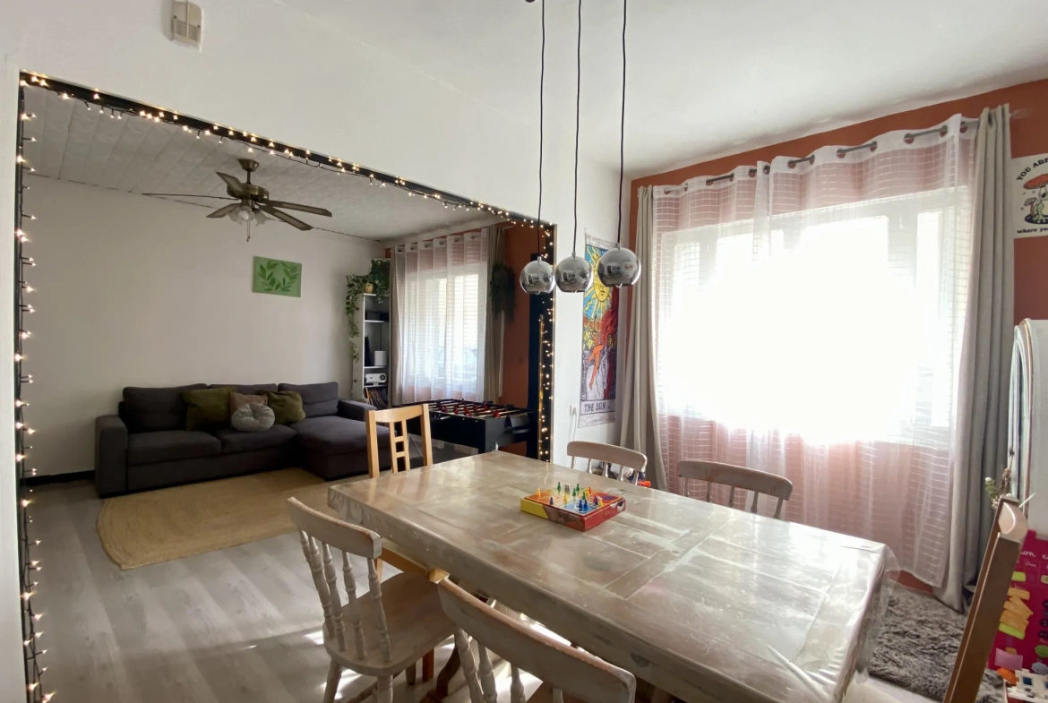 Grande maison à Vias avec terrasse, garage et potentialité de studio indépendant 