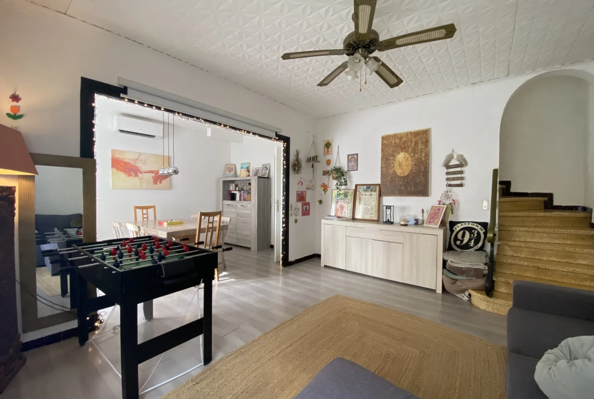 Grande maison à Vias avec terrasse, garage et potentialité de studio indépendant 