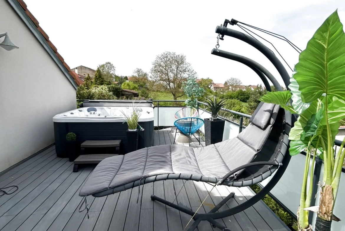 Maison d'architecte à Saint-Jure avec terrasse et 4 chambres, proche de toutes commodités 