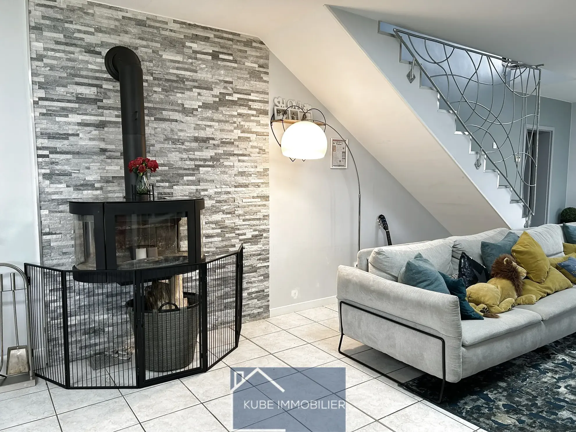 Maison d'architecte à Saint-Jure avec terrasse et 4 chambres, proche de toutes commodités 