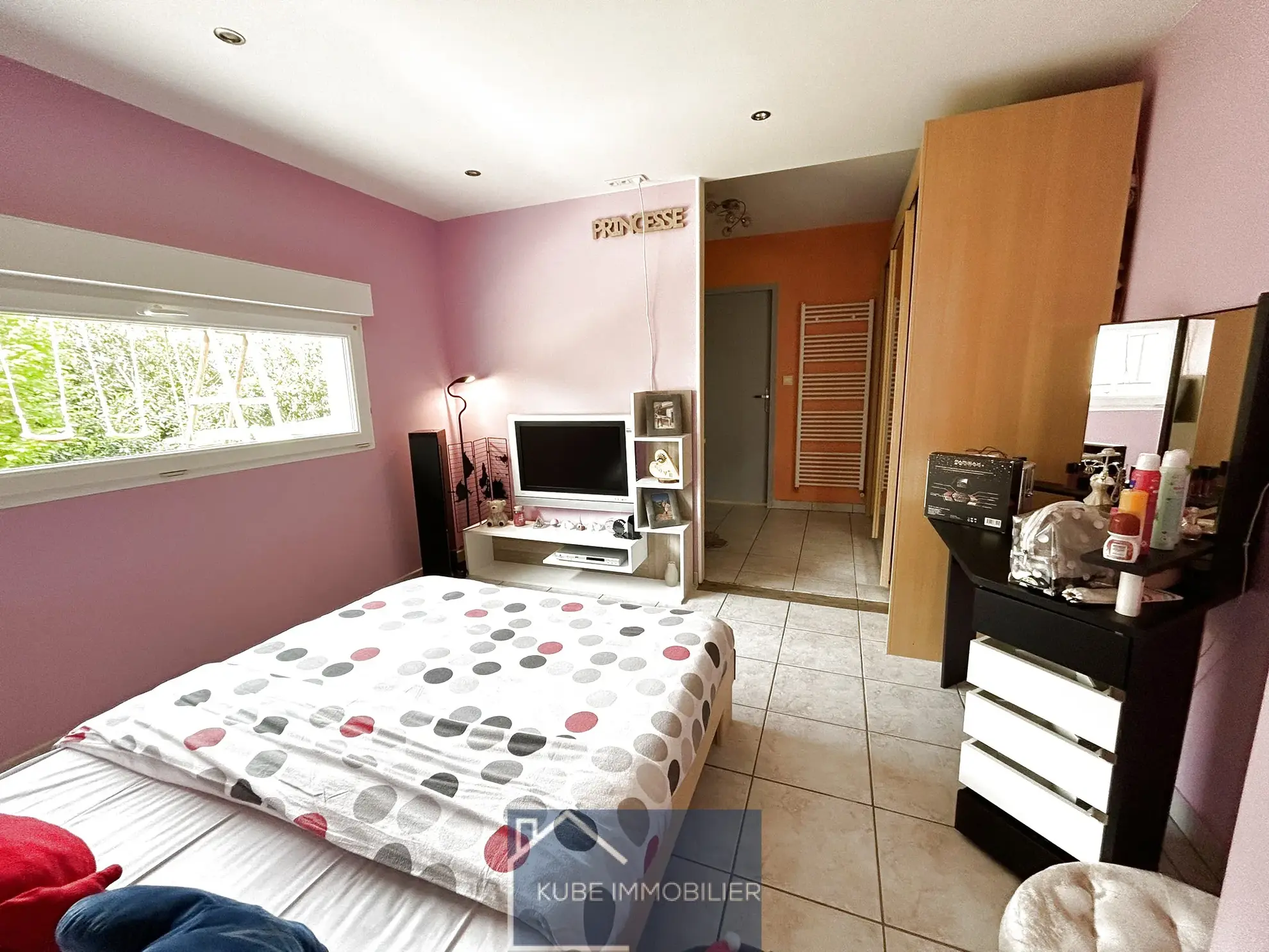 Maison d'architecte à Saint-Jure avec terrasse et 4 chambres, proche de toutes commodités 