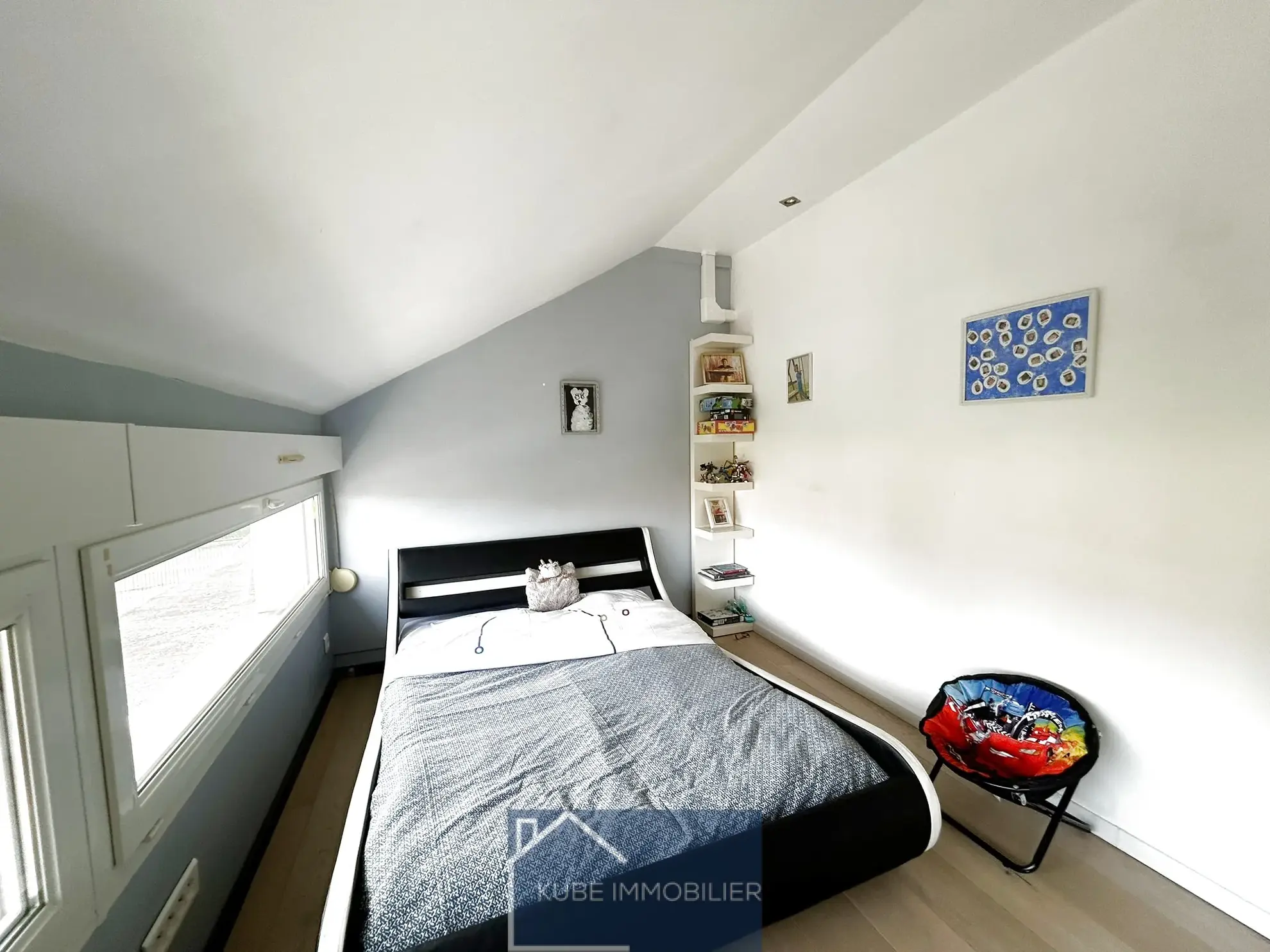 Maison d'architecte à Saint-Jure avec terrasse et 4 chambres, proche de toutes commodités 