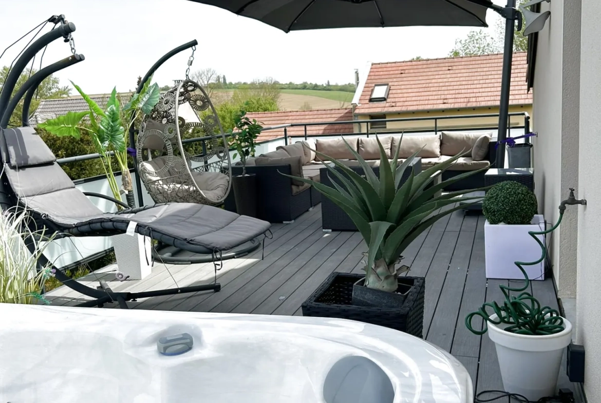 Maison d'architecte à Saint-Jure avec terrasse et 4 chambres, proche de toutes commodités 