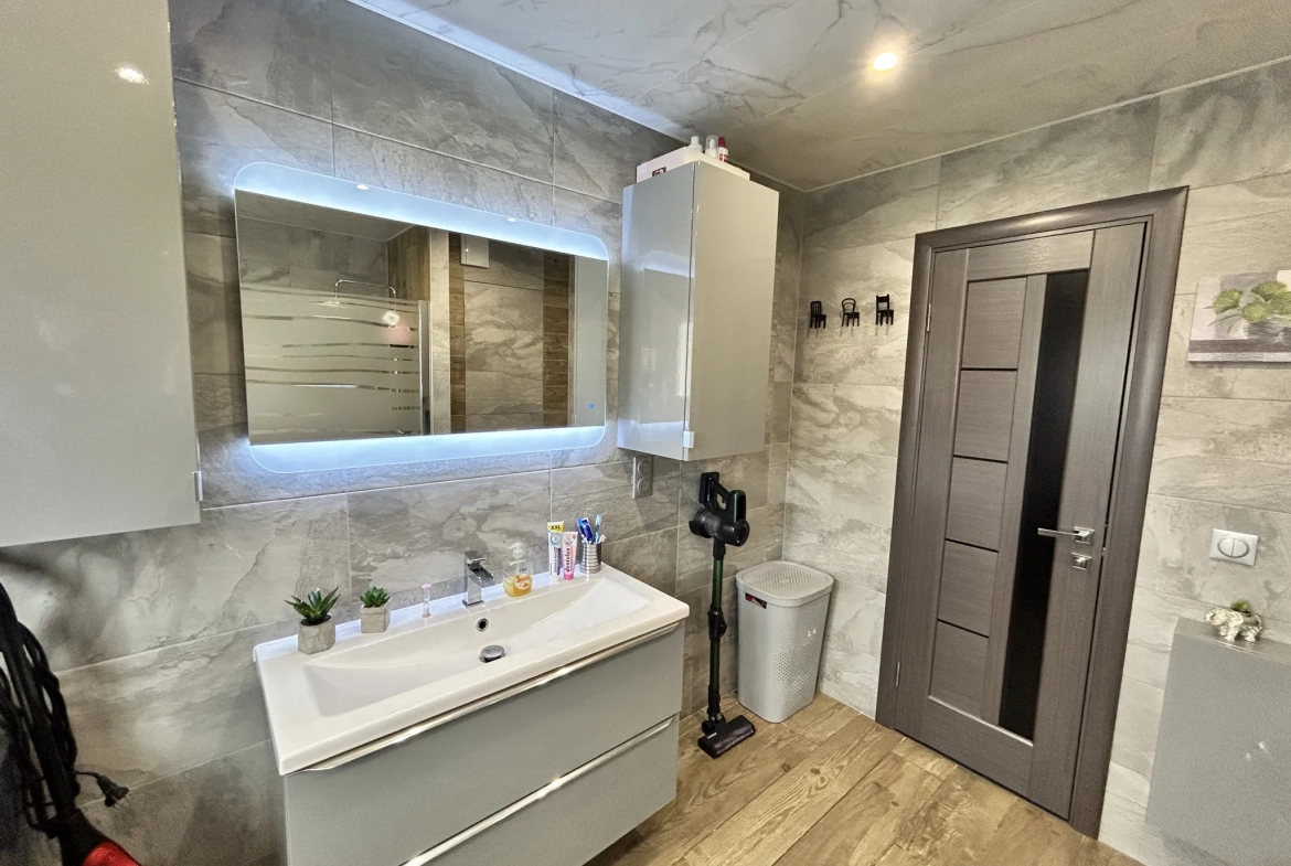 Appartement T4 rénové avec balcon et cave à Montigny-lès-Metz 