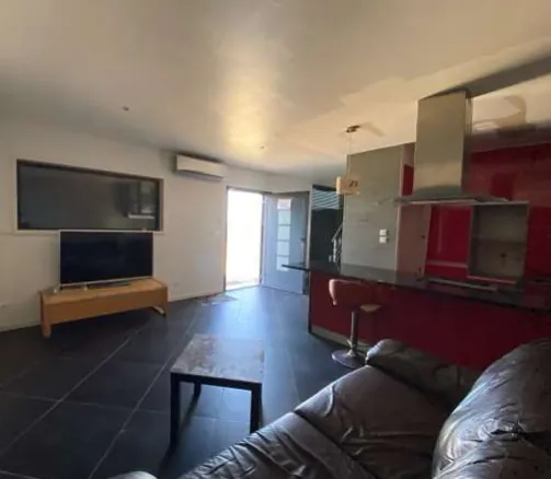 Maison à Vitrolles (13) avec 3 chambres, terrasse, garage et vue mer à 190 000 euros 