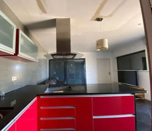 Maison à Vitrolles (13) avec 3 chambres, terrasse, garage et vue mer à 190 000 euros 