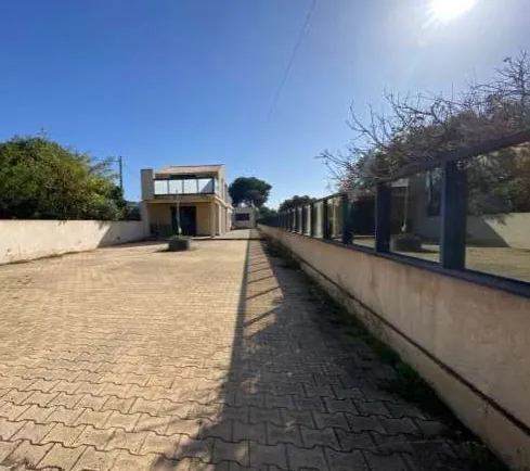 Maison à Vitrolles (13) avec 3 chambres, terrasse, garage et vue mer à 190 000 euros 