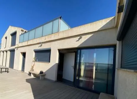 Maison à Vitrolles (13) avec 3 chambres, terrasse, garage et vue mer à 190 000 euros 