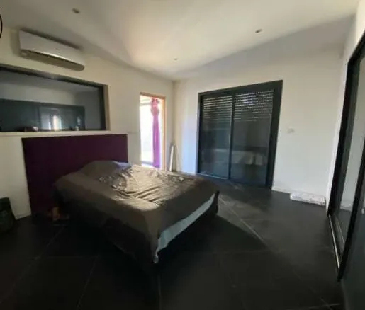 Maison à Vitrolles (13) avec 3 chambres, terrasse, garage et vue mer à 190 000 euros 