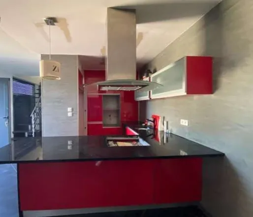 Maison à Vitrolles (13) avec 3 chambres, terrasse, garage et vue mer à 190 000 euros 