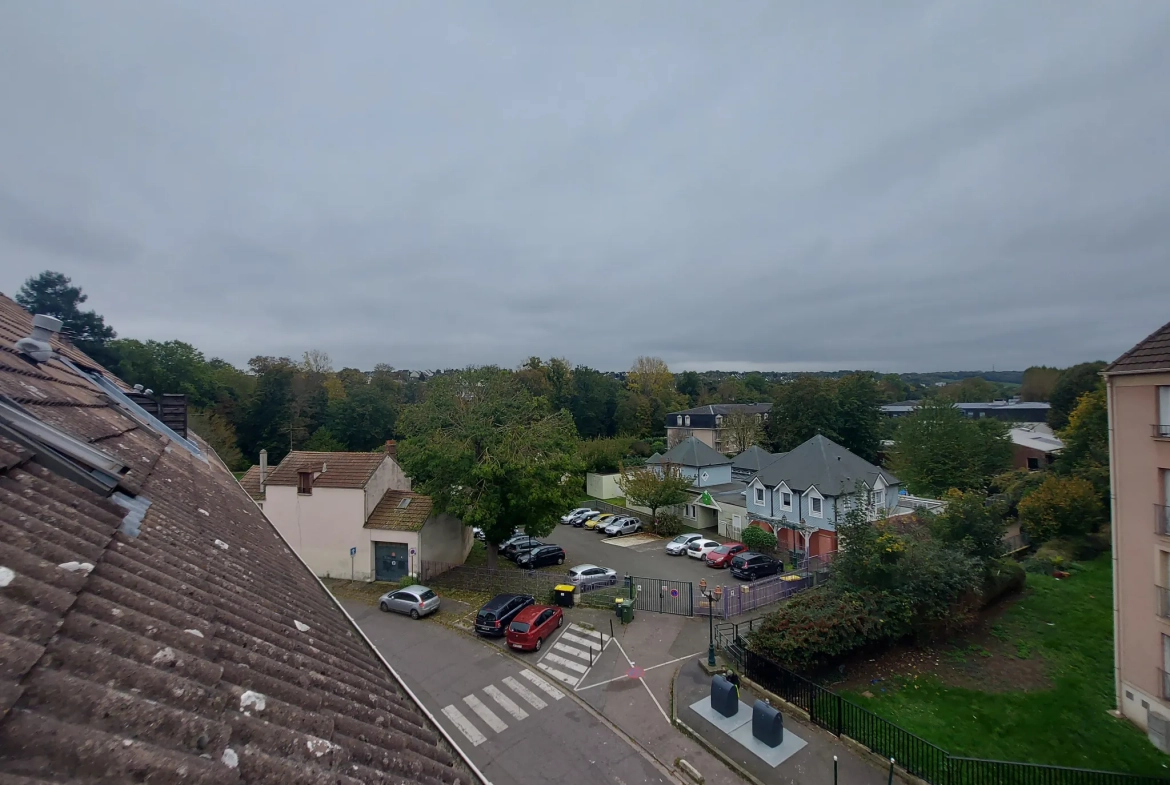 Appartement 4 pièces en centre-ville de Mantes-la-Ville avec parking 