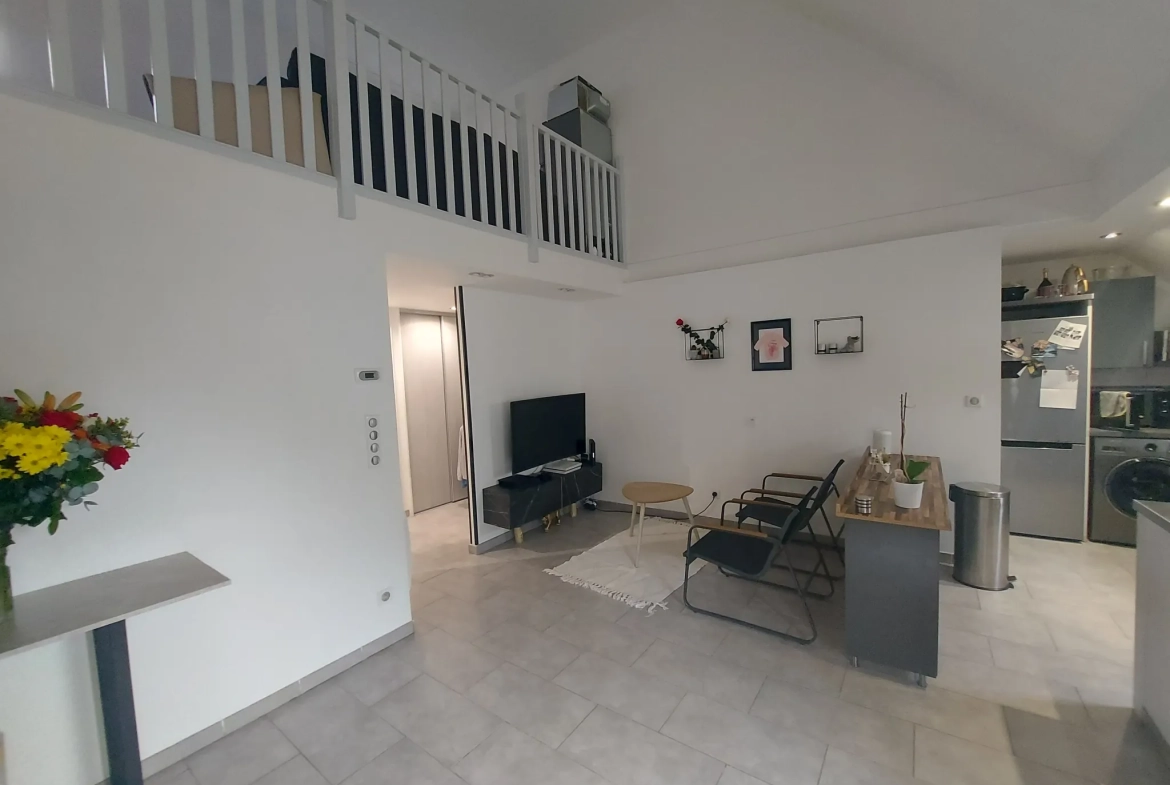 Appartement 4 pièces en centre-ville de Mantes-la-Ville avec parking 